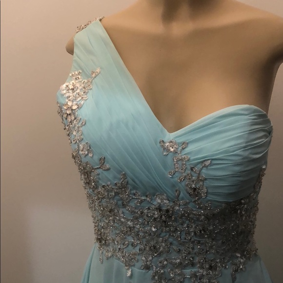 Custom gown worn once for appearance EUC - Picture 2 of 5